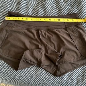 Lululemon black speed ups! size 6 ♠️